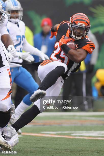 Giovani Bernard of the Cincinnati Bengals runs the football upfield during the game against the Detroit Lions at Paul Brown Stadium on December 24,...