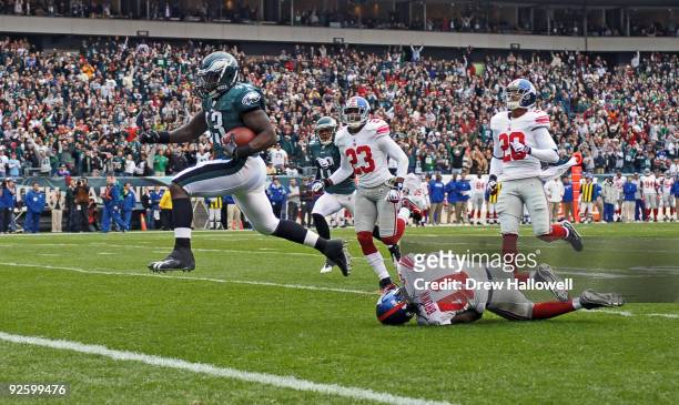 Fullback Leonard Weaver of the Philadelphia Eagles jumps into the end-zone for a touchdown during the game against the New York Giants on November 1,...