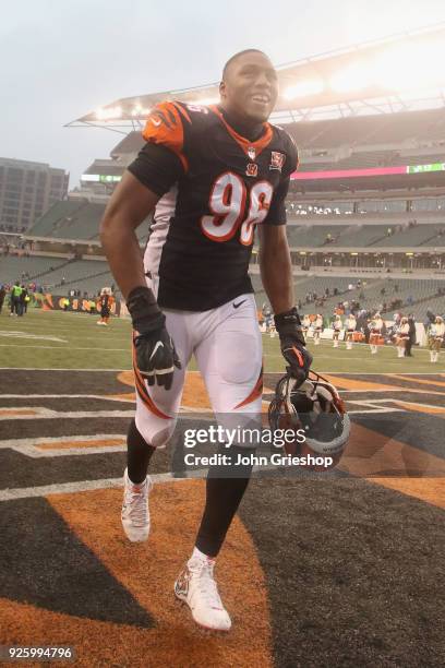 Carlos Dunlap of the Cincinnati Bengals celebrates a victory during the game against the Detroit Lions at Paul Brown Stadium on December 24, 2017 in...