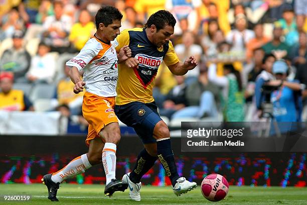 Salvador Cabanas of America vies for the ball with Danilo Veron of Jaguares during their match as part of the 2009 Opening tournament, the closing...