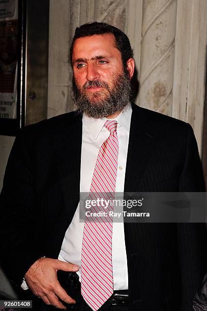 Rabbi Shmuley Boteach enters the West Side Jewish Center on November 01, 2009 in New York City.