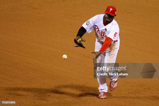 Ryan Howard of the Philadelphia Phillies throws to first base against the New York Yankees during Game Four of the 2009 MLB World Series at Citizens...