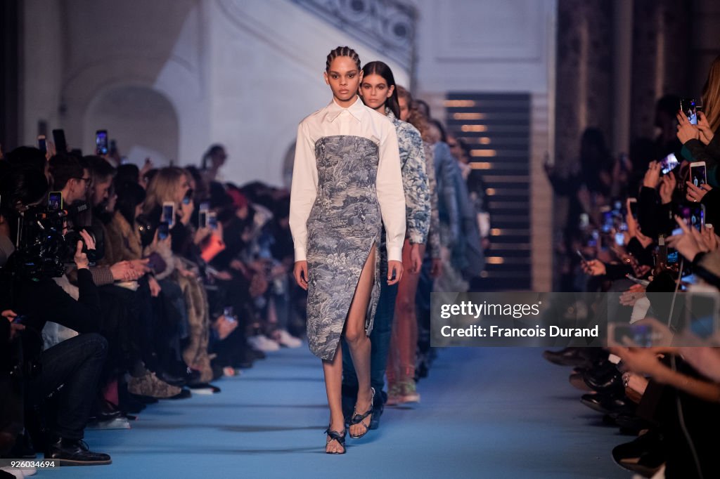 Off-White : Runway - Paris Fashion Week Womenswear Fall/Winter 2018/2019
