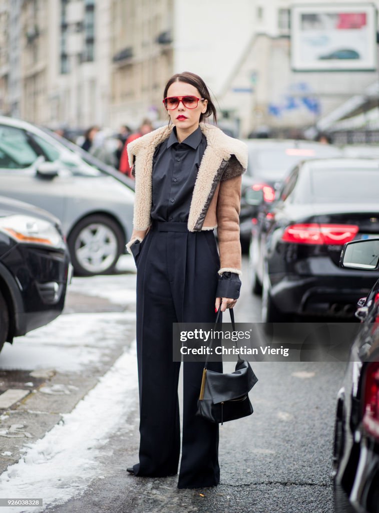 Street Style : Paris Fashion Week Womenswear Fall/Winter 2018/2019 : Day Four