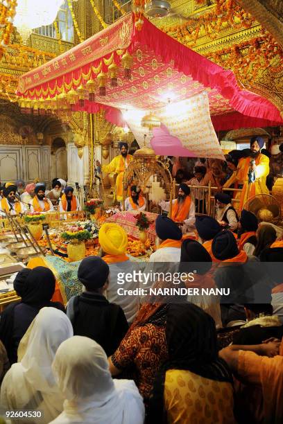 655 The Sri Guru Granth Sahib Photos and Premium High Res Pictures - Getty  Images
