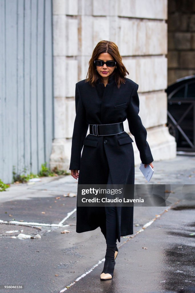 Street Style : Paris Fashion Week Womenswear Fall/Winter 2018/2019 : Day Four