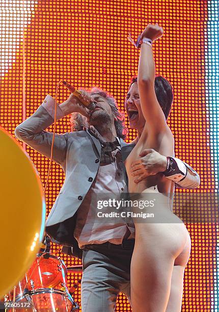 Vocalist Wayne Coyne of The Flaming Lips performs during Day 3 of the 2009 Voodoo Experience at City Park on November 1, 2009 in New Orleans,...