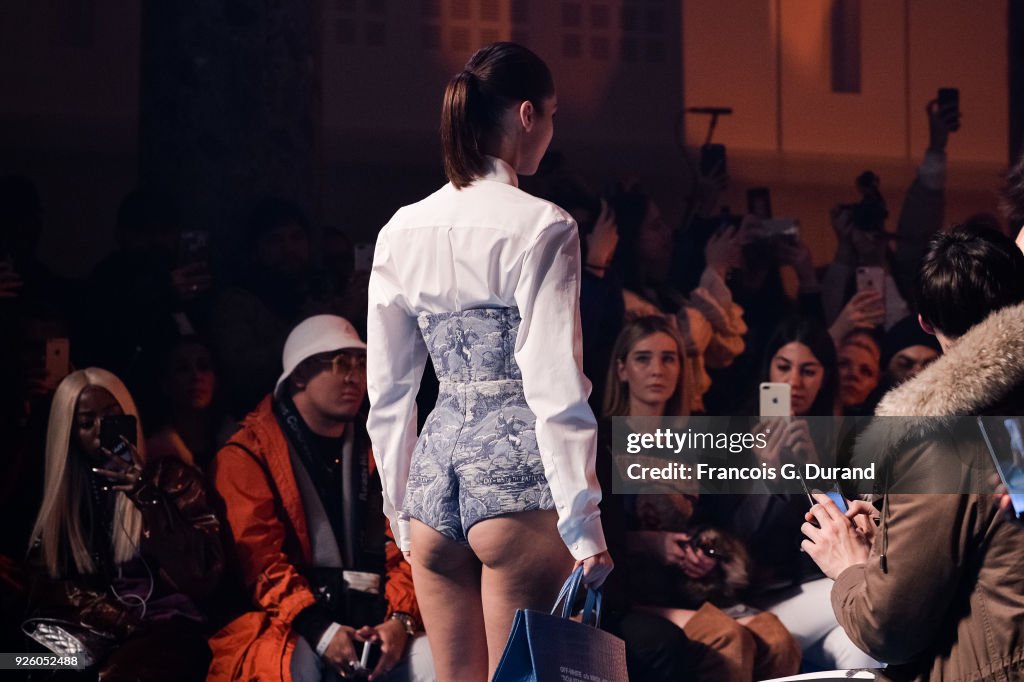 Off-White : Runway - Paris Fashion Week Womenswear Fall/Winter 2018/2019