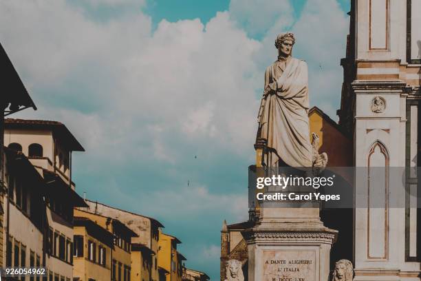 dante alighighieri statue in florence - statue marbre photos et images de collection