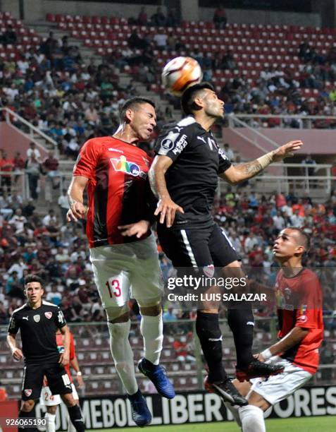 Silvio Romero of Argentina's Independiente vies for the ball with Henry Pernia of Venezuela's Deportivo Lara, during their Copa Libertadores 2018...