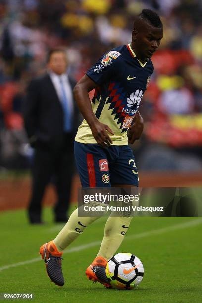 Darwin Quintero of America controls the ball during the match between America and Saprissa as part of the round of 16th of the CONCACAF Champions...