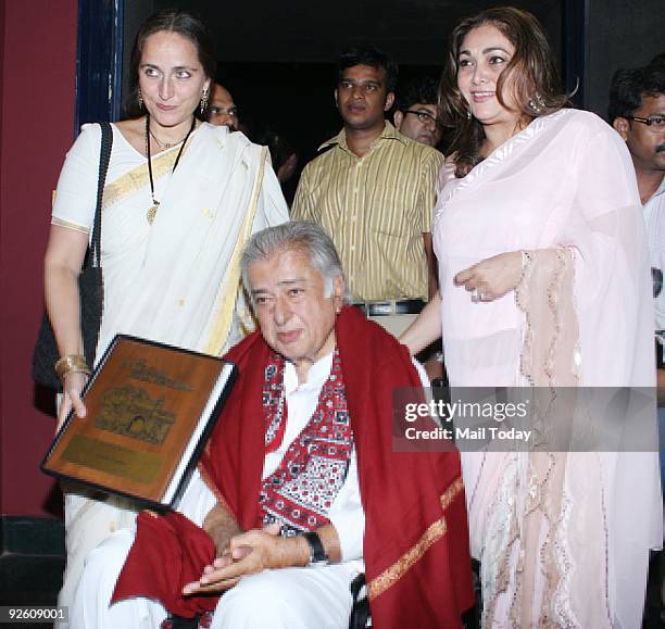 Sanjana Kapoor with dad Shashi Kapoor, who received the lifetime achievement award, and Tina Munim at the opening ceremony of the Mumbai Film...