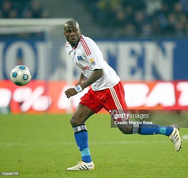 Guy Demel of Hamburg runs with the ball during the Bundesliga match between Hamburger SV and Borussia M'gladbach at the HSH Nordbank Arena on October...