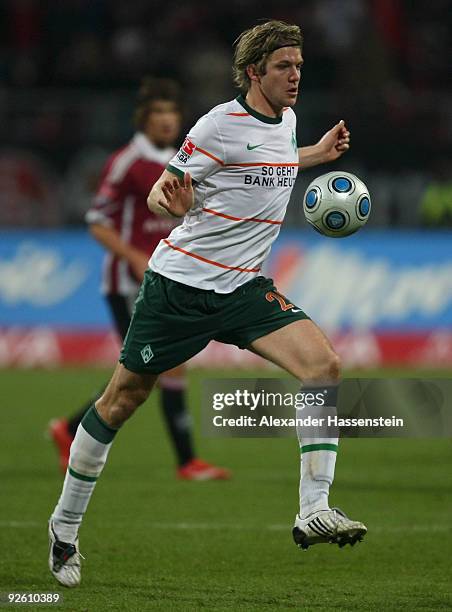 Peter Niemeyer of Bremen runs with the ball during the Bundesliga match between 1.FC Nuernberg and Werder Bremen at Easy Credit Stadium on October...