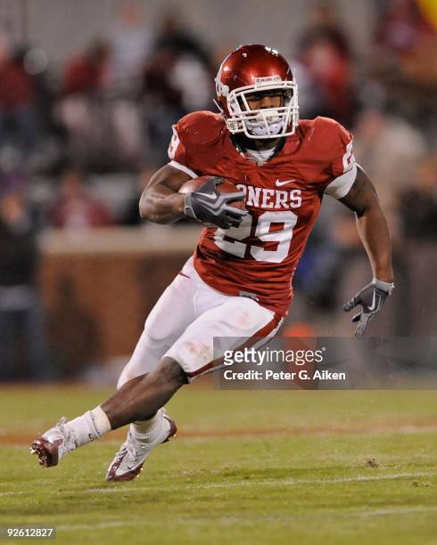Running back Chris Brown of the Oklahoma Sooners turns up field in the first half against the Kansas State Wildcats on October 31, 2009 at Gaylord...