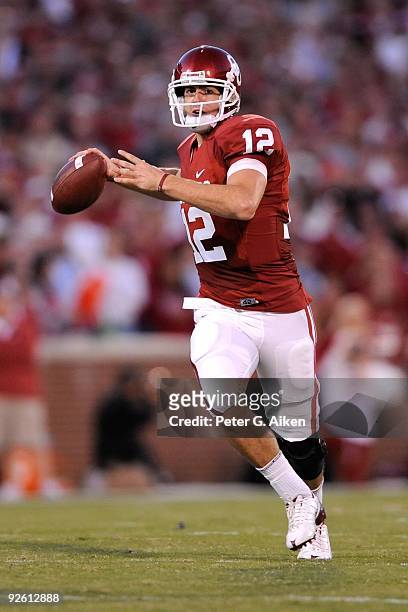 Quarterback Landry Jones of the Oklahoma Sooners gets ready to throw the ball down field against the Kansas State Wildcats in the first half on...