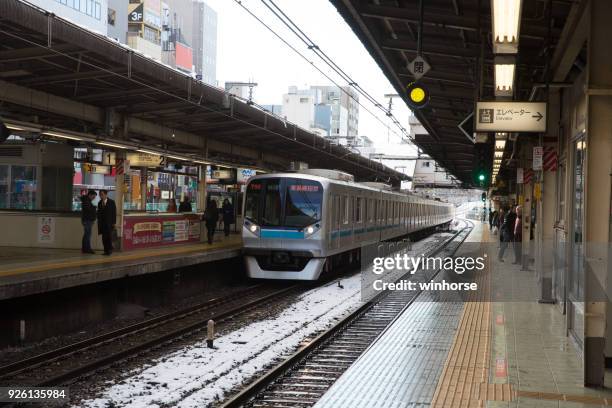 東京地鐵東西線列車在日本 - suginami 個照片及圖片檔