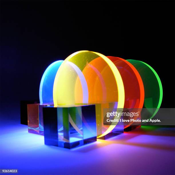 disc & cube - acrylic cube stock pictures, royalty-free photos & images
