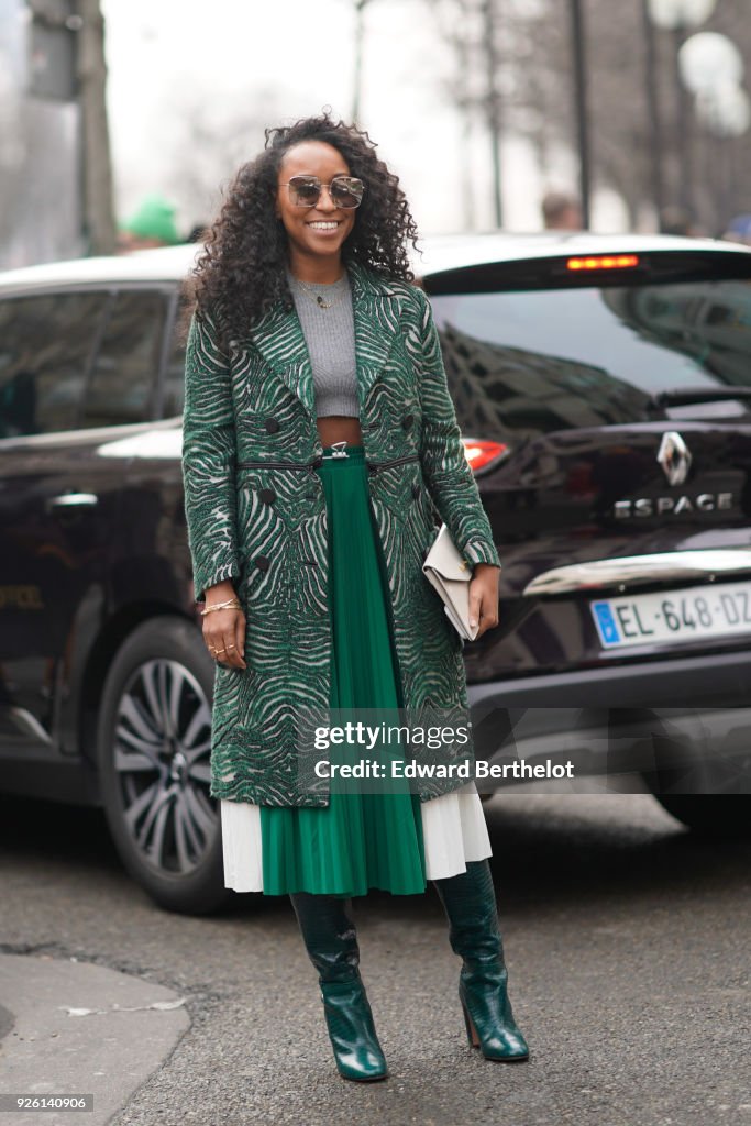 Street Style : Paris Fashion Week Womenswear Fall/Winter 2018/2019 : Day Four