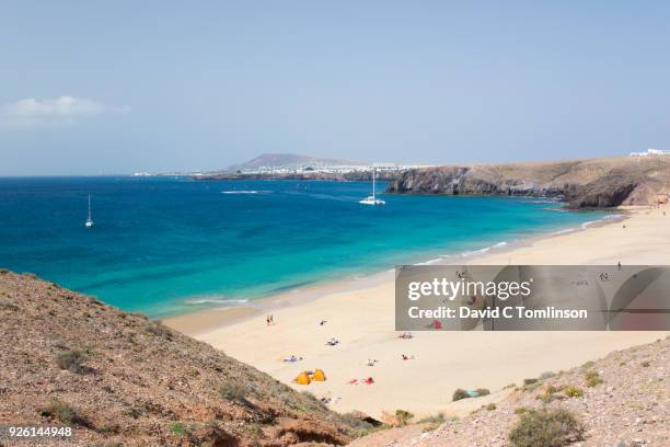 view over playa mujeres, playa blanca, lanzarote, canary islands, spain - beach shelter stockfoto's en -beelden