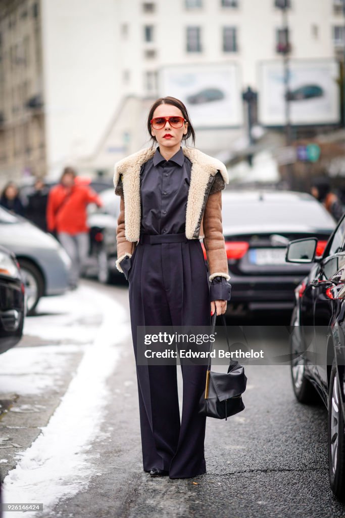 Street Style : Paris Fashion Week Womenswear Fall/Winter 2018/2019 : Day Four