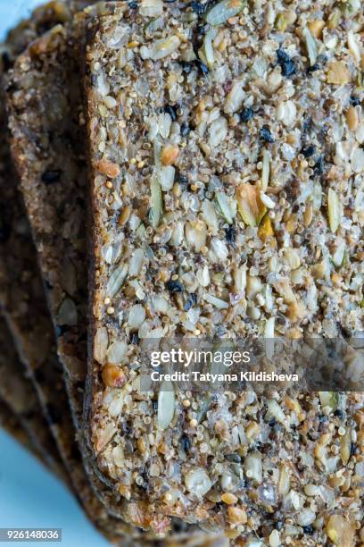 flour-less, gluten free, vegan, grain free homemade bread with seeds and nuts - schwarzer sesamsamen stock-fotos und bilder