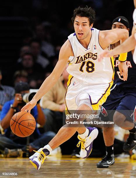 Sasha Vujacic of the Los Angeles Lakers drives against the Atlanta Hawks during the NBA basketball game at Staples Center on November 1, 2009 in Los...