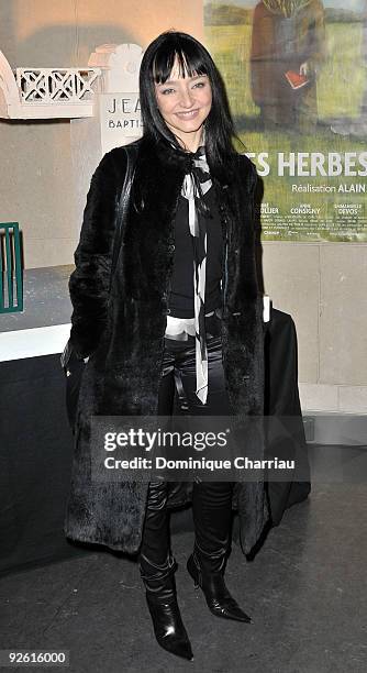 Maria De Medeiros attends "Les Herbes Folles" Paris Premiere at Cinematheque Francaise on November 2, 2009 in Paris, France.