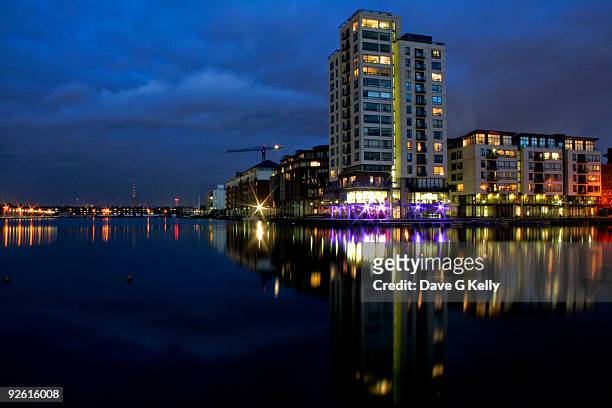 grand canal dock - dublin city skyline stockfoto's en -beelden