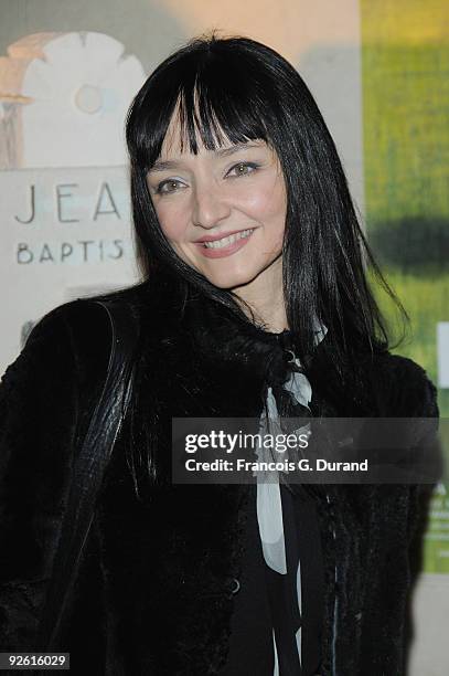 Actress Maria de Medeiros attends "Les Herbes Folles" Paris premiere at Cinematheque Francaise on November 2, 2009 in Paris, France.