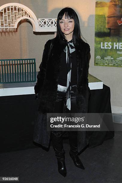 Actress Maria de Medeiros attends "Les Herbes Folles" Paris premiere at Cinematheque Francaise on November 2, 2009 in Paris, France.