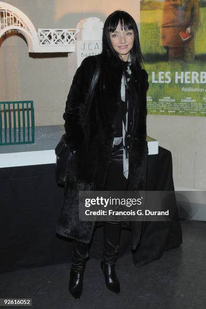 Actress Maria de Medeiros attends "Les Herbes Folles" Paris premiere at Cinematheque Francaise on November 2, 2009 in Paris, France.