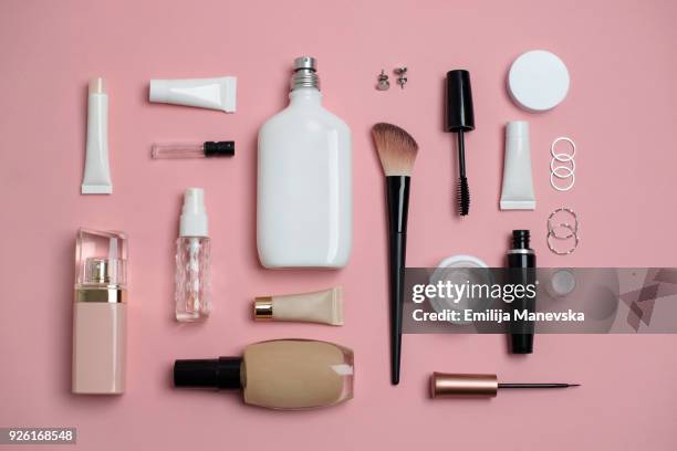 makeup bag with variety of beauty products - cosmétique photos et images de collection