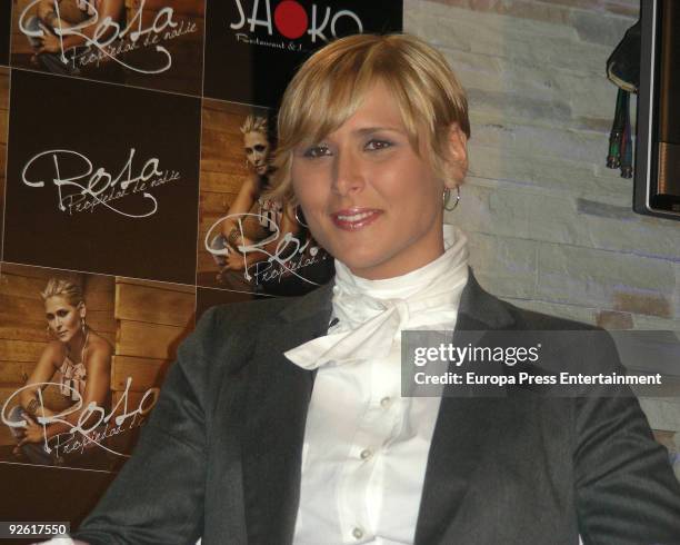 Singer Rosa Lopez attends a press conference to present her new album 'Propiedad de nadie' at Madrid Soho on November 2, 2009 in Madrid, Spain.