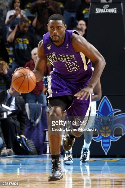 Tyreke Evans of the Sacramento Kings drives to the basket during the game against the New Orleans Hornets at New Orleans Arena on October 30, 2009 in...