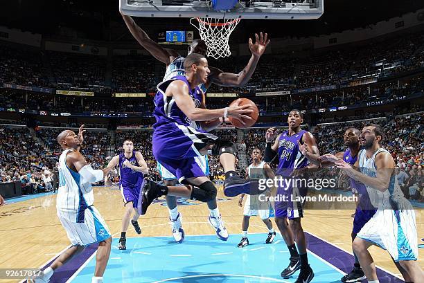 Kevin Martin of the Sacramento Kings drives to the basket during the game against the New Orleans Hornets at New Orleans Arena on October 30, 2009 in...
