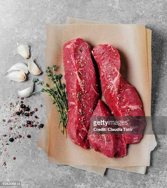 sirloin strip steak - raw stock-fotos und bilder