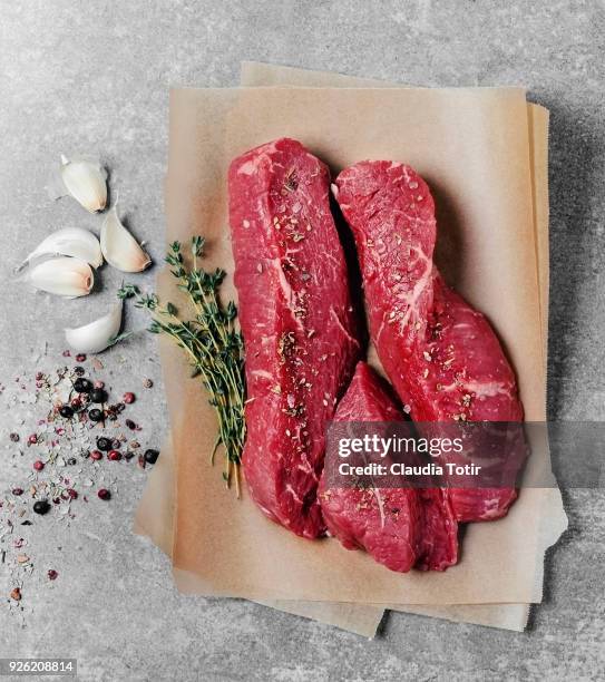 sirloin strip steak - carne roja fotografías e imágenes de stock