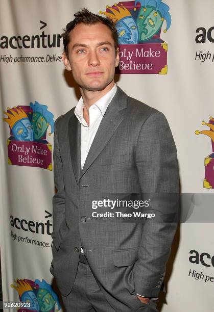 Jude Law walks the red carpet at the 10th Anniversary celebration of Only Make Believe at the Shubert Theatre on November 2, 2009 in New York City.