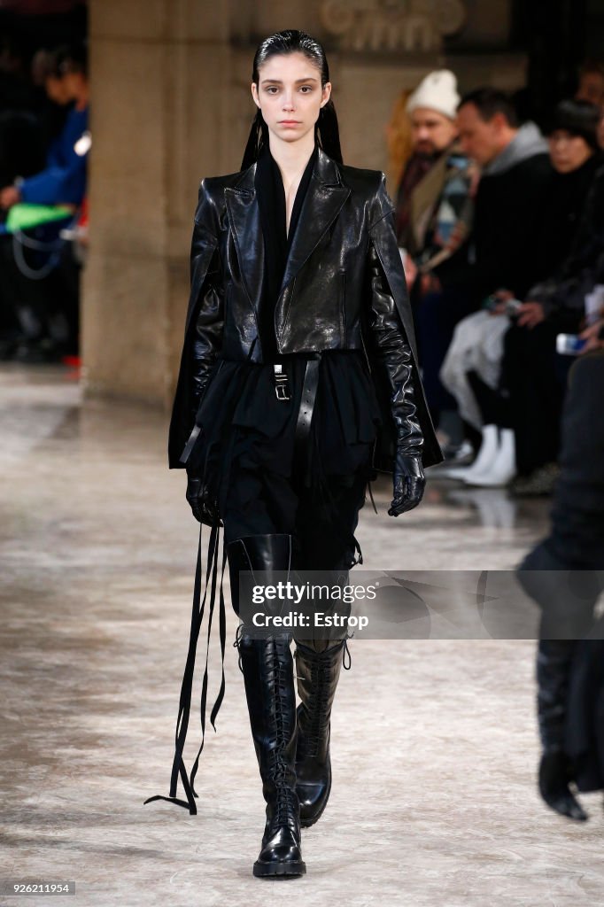 Ann Demeulemeester : Runway - Paris Fashion Week Womenswear Fall/Winter 2018/2019