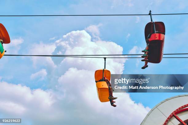 state fair chair lift horizontal - ski lift summer stock pictures, royalty-free photos & images