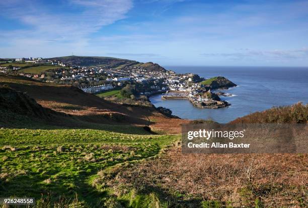 elevated view of the fishing village of ilfracombe in north devon - exeter devon stock-fotos und bilder