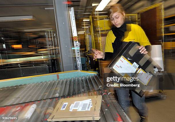 98 Deutsche Post Dhl Sorting Center Stock Photos, High-Res Pictures ...