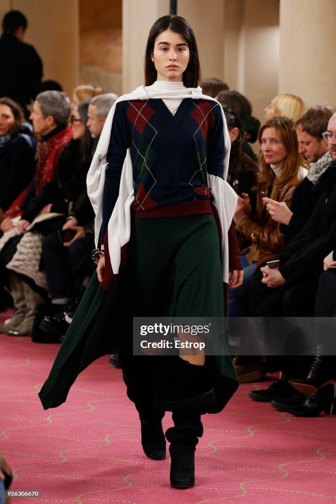 Y/Project : Runway - Paris Fashion Week Womenswear Fall/Winter 2018/2019