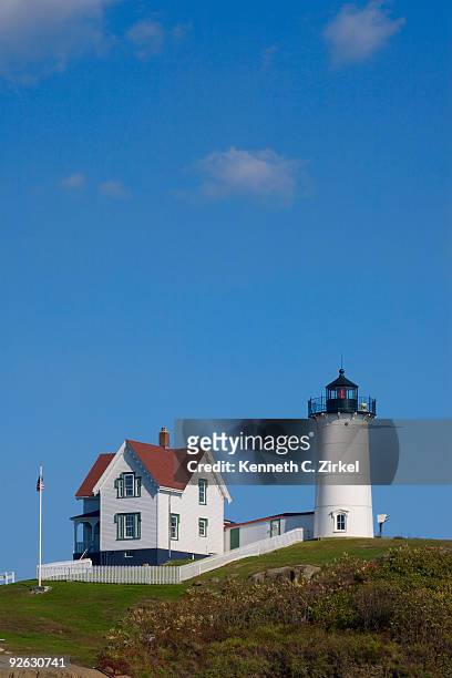 cape neddick "nubble" lighthouse - kenneth c zirkel stock pictures, royalty-free photos & images