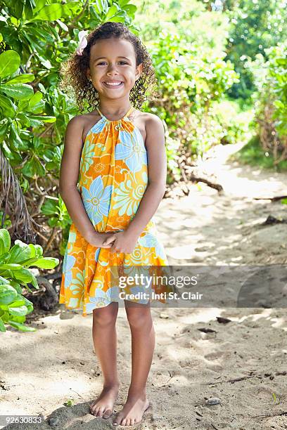 portrait of cute girl in summer on sandy path - adorno floral fotografías e imágenes de stock