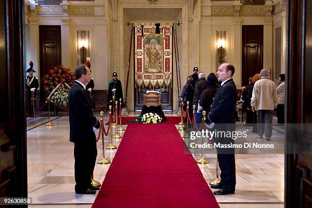 People pay their respects to Italian poetess Alda Merini at the Palazzo Marino on November 3, 2009 in Milan, Italy. Poetess Alda Merini, was...