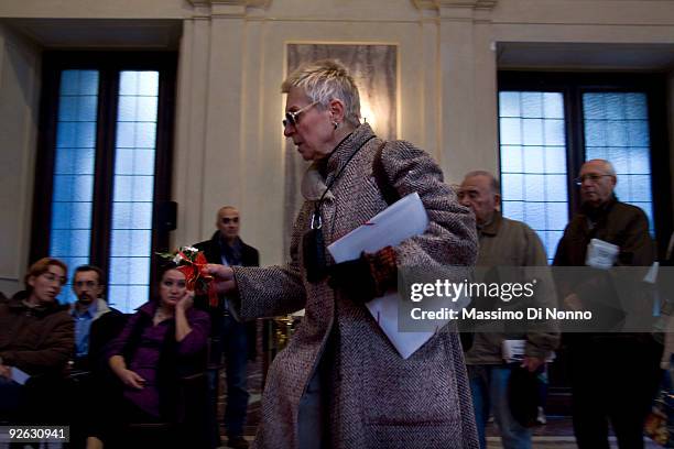 People pay their respects to Italian poetess Alda Merini at the Palazzo Marino on November 3, 2009 in Milan, Italy. Poetess Alda Merini, was...