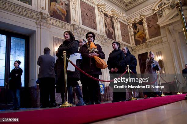 People pay their respects to Italian poetess Alda Merini at the Palazzo Marino on November 3, 2009 in Milan, Italy. Poetess Alda Merini, was...