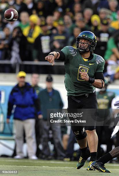 Quarterback Jeremiah Masoli of the Oregon Ducks throws a pass in the first quarter of the game against the USC Trojans at Autzen Stadium on October...